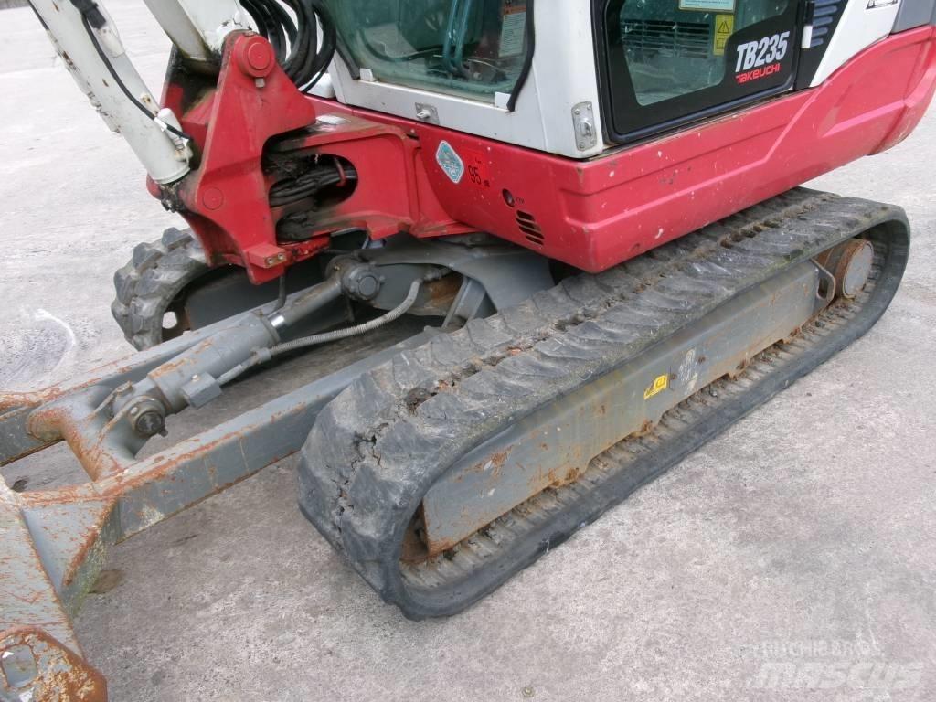 Takeuchi TB 235 小型挖掘机