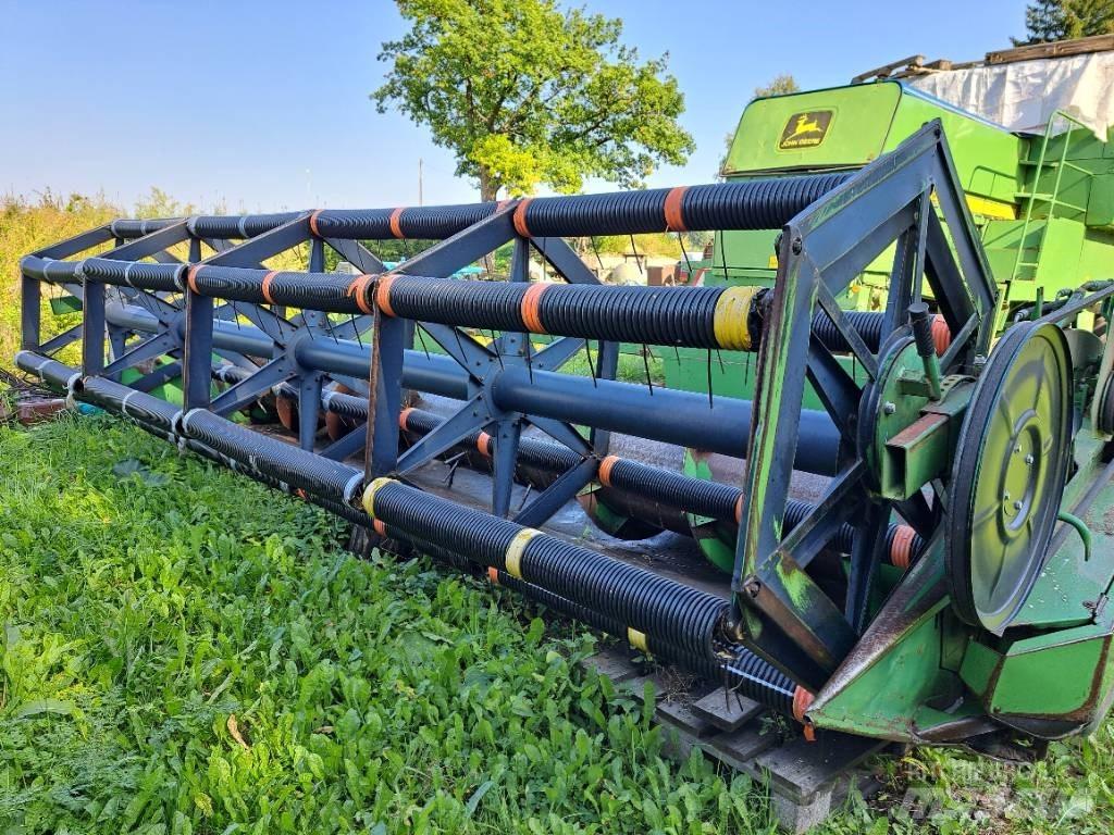 John Deere 1174 联合收割机