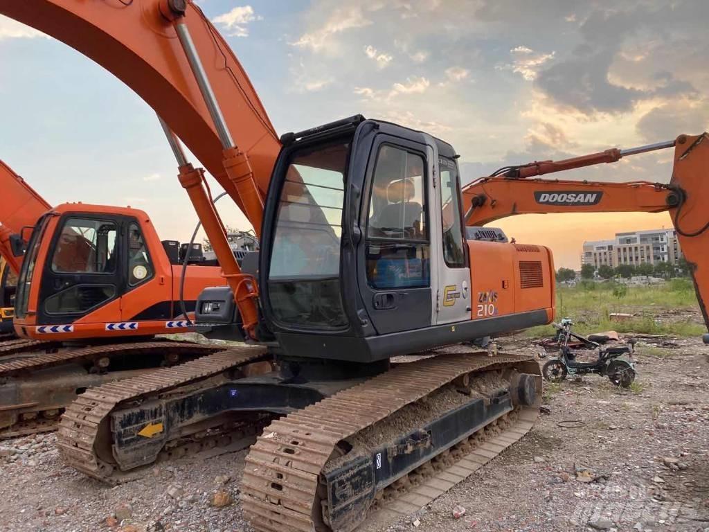 Hitachi ZX 210 履带挖掘机