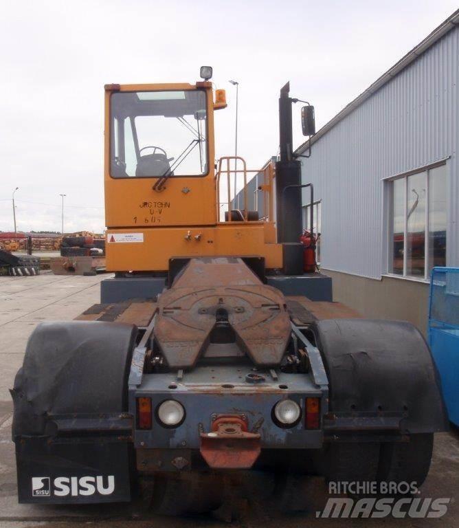 Sisu TRX 242 码头牵引车