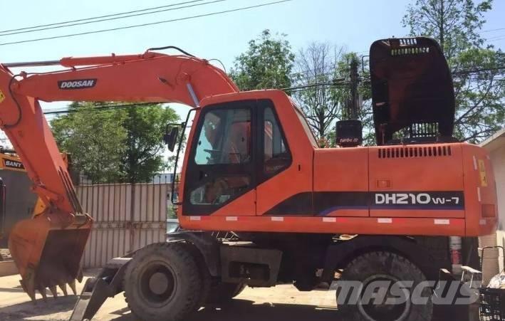 Doosan DH210W 轮式挖掘机