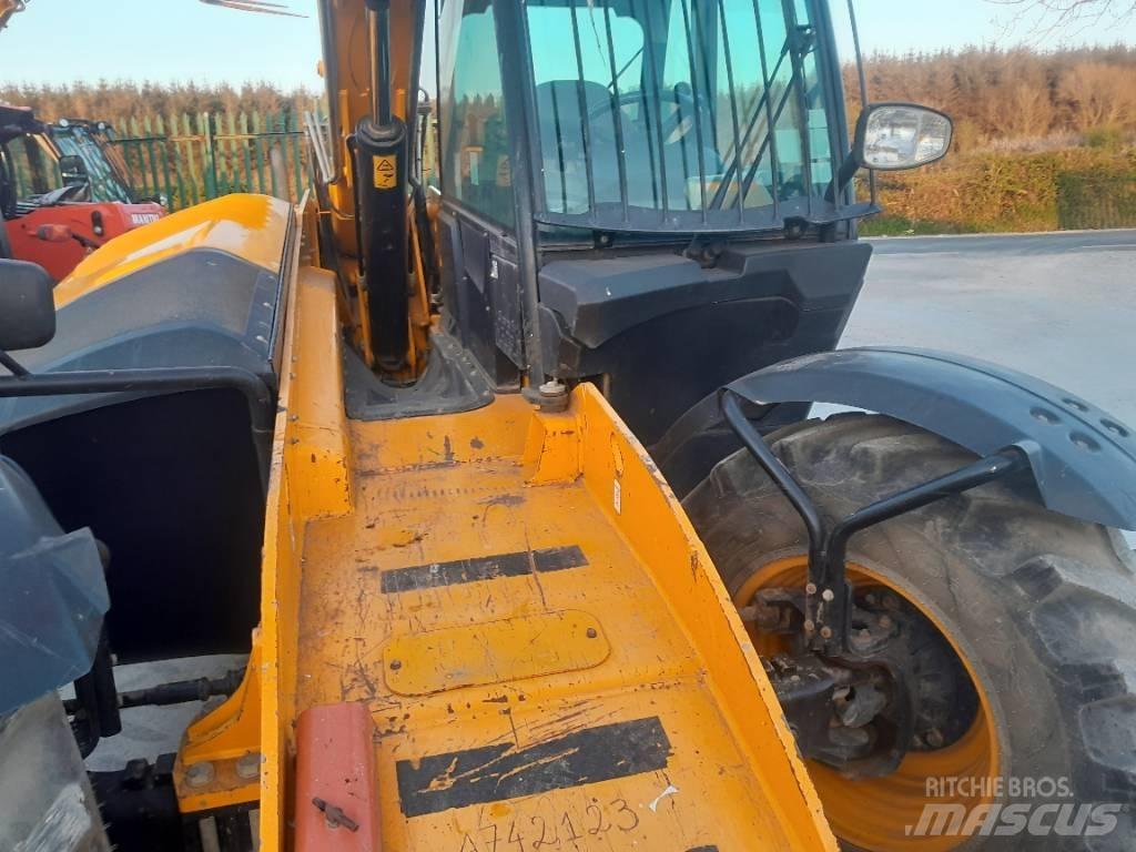 JCB 540-140 伸缩臂叉装车|叉装车