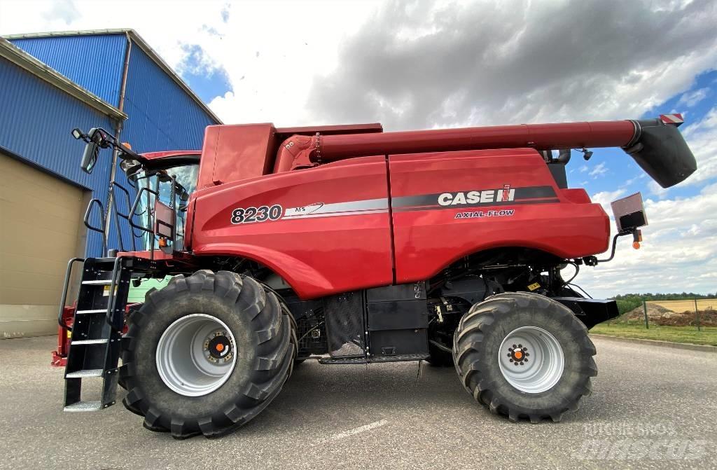 Case IH 8230 联合收割机