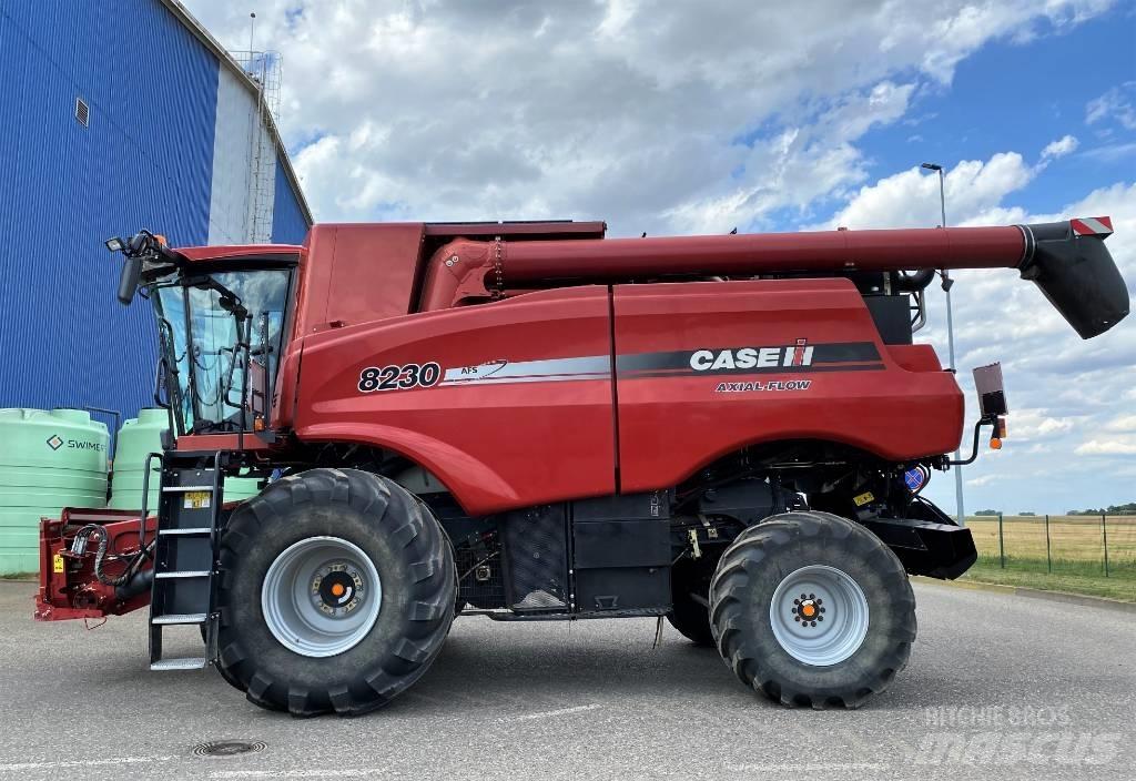 Case IH 8230 联合收割机