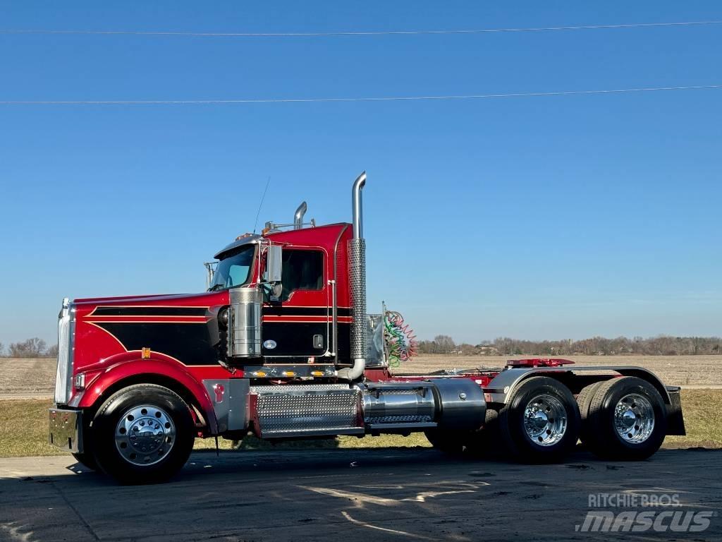 Kenworth W900 牵引车