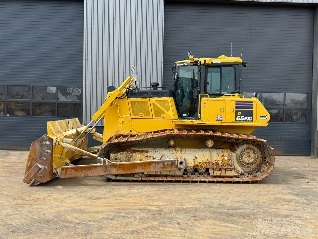 Komatsu D65PXi-18 履带式推土机