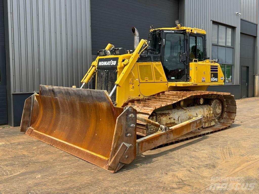 Komatsu D65PXi-18 履带式推土机