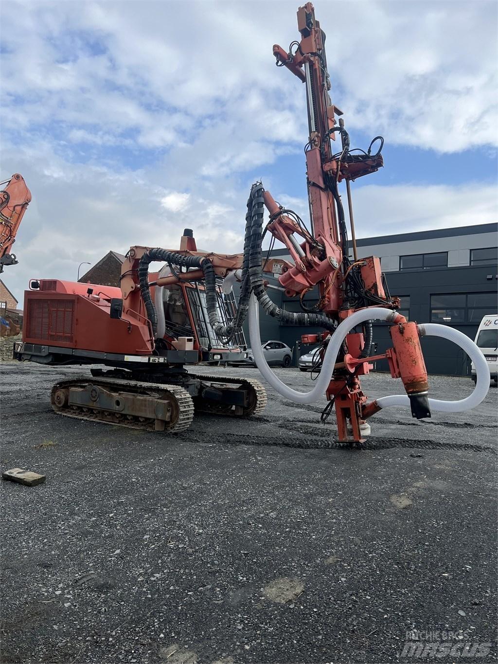 Sandvik DQ 500 钻孔机