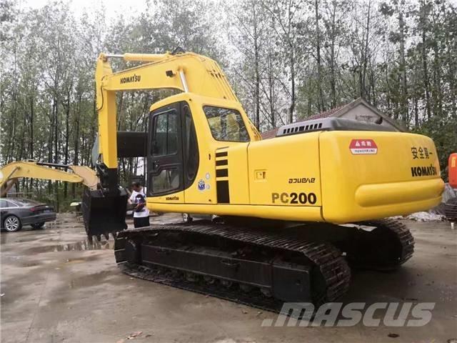 Komatsu pc200-6 履带挖掘机