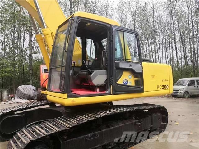 Komatsu pc200-6 履带挖掘机