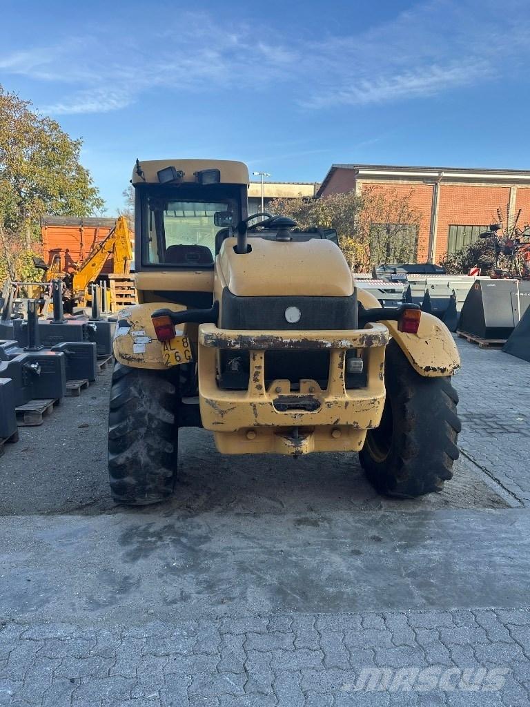 New Holland LM 640 电动叉车