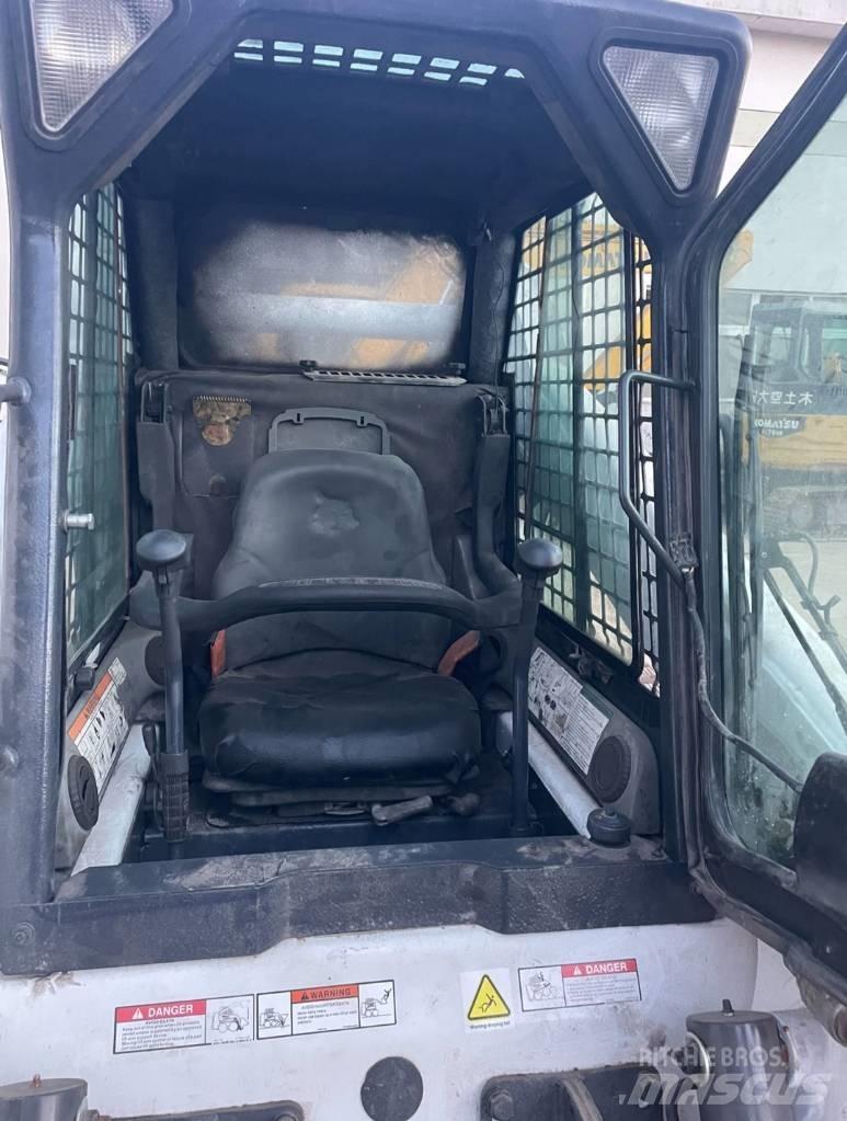 Bobcat T 300 滑移装载机