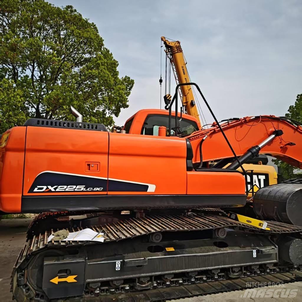 Doosan DX 225 履带挖掘机