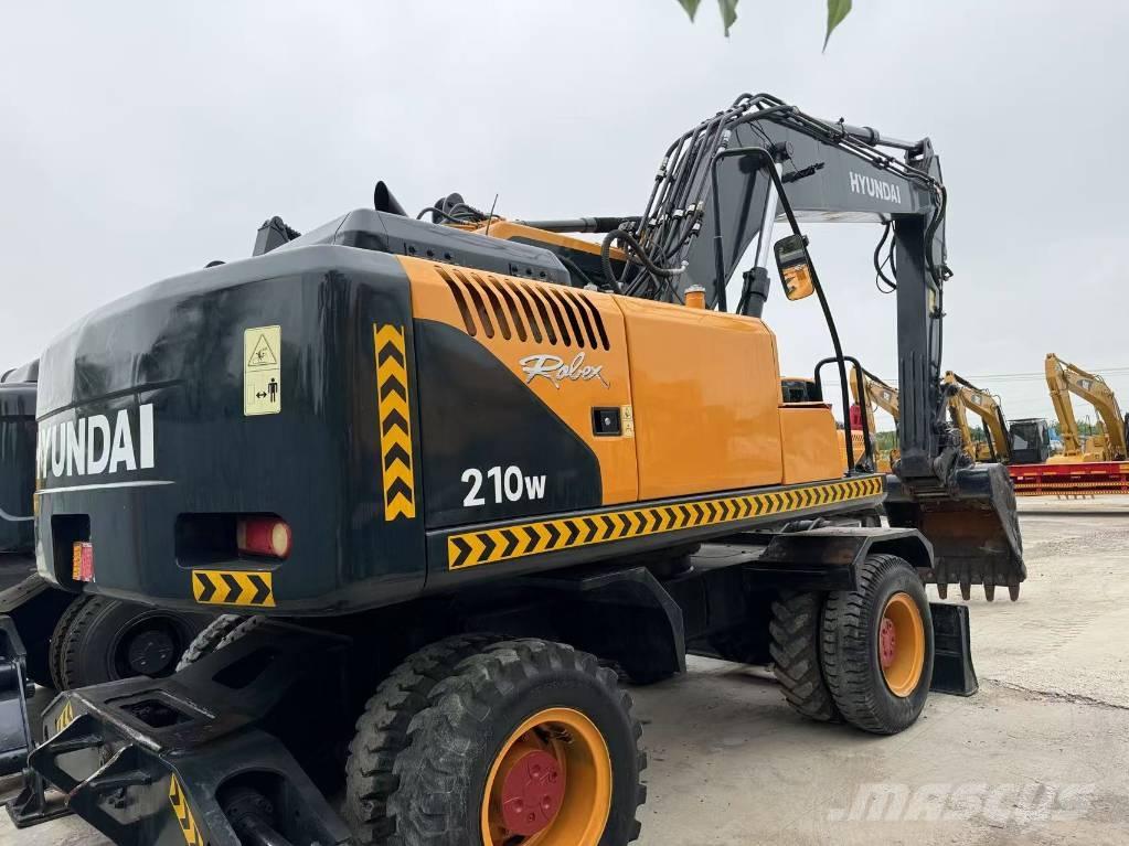 Hyundai R210W-9 轮式挖掘机
