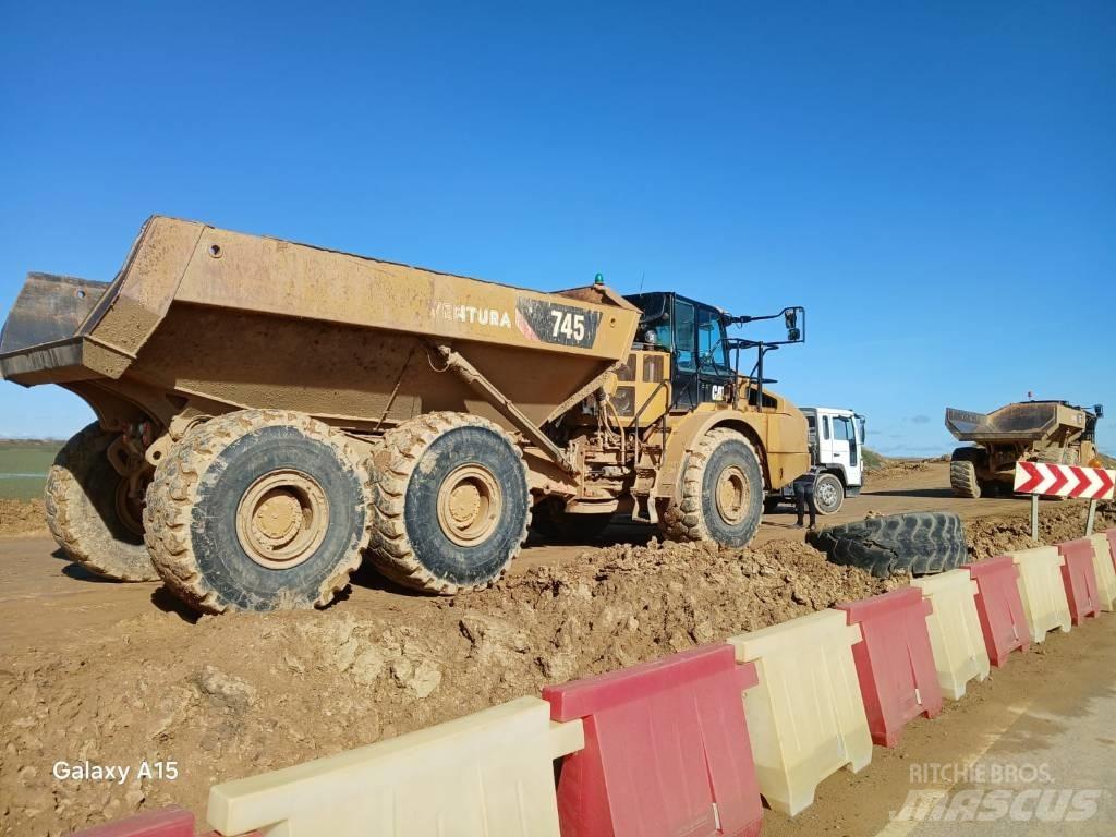 CAT 745 铰接式自卸车