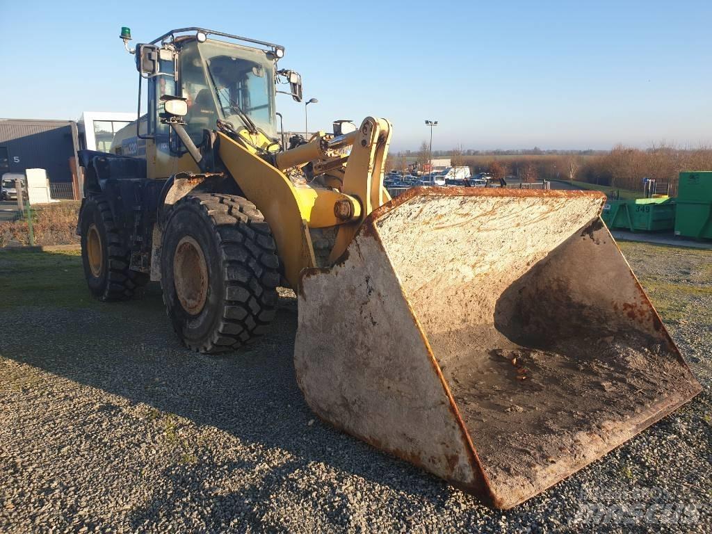 Komatsu WA320-8 轮式装载机