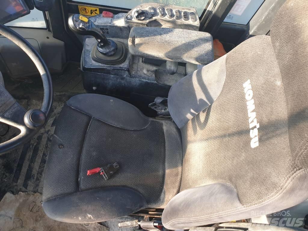 Komatsu WA320-8 轮式装载机