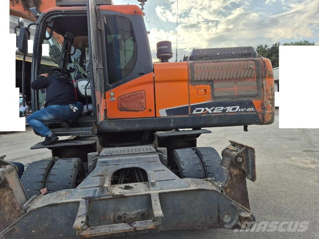 Doosan DX 210 W 轮式挖掘机