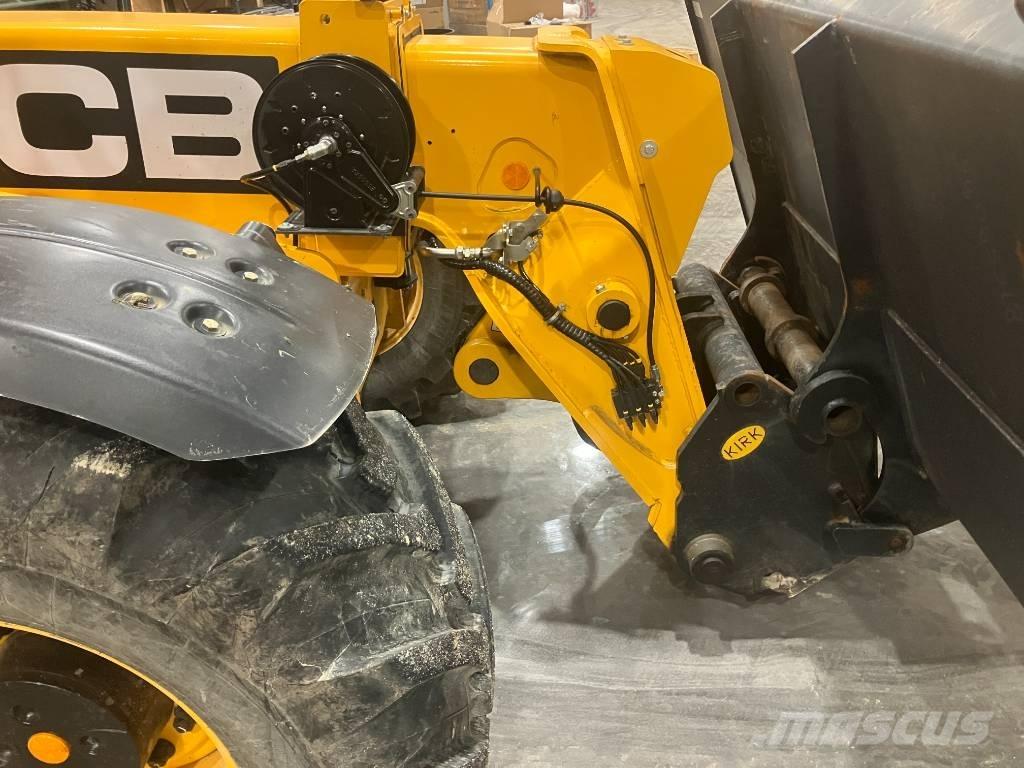 JCB 560-80 伸缩臂叉装车|叉装车