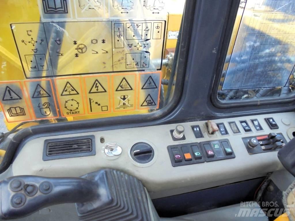 Komatsu PW 130ES-6K 轮式挖掘机
