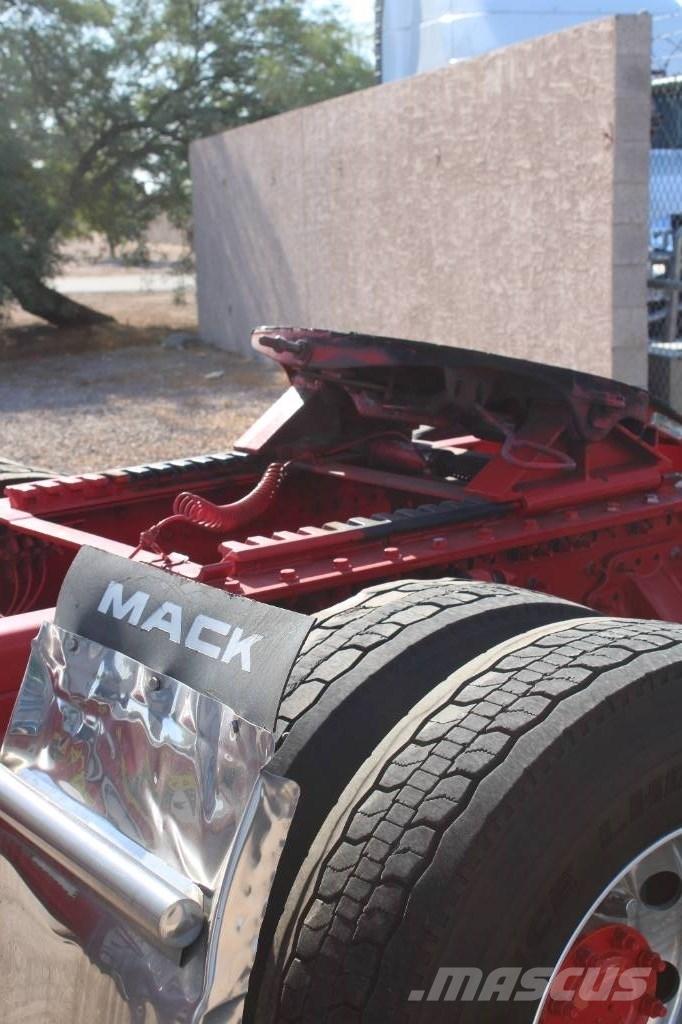 Mack Anthem 牵引车