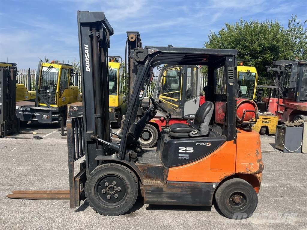 Doosan G25E-5 天然气叉车