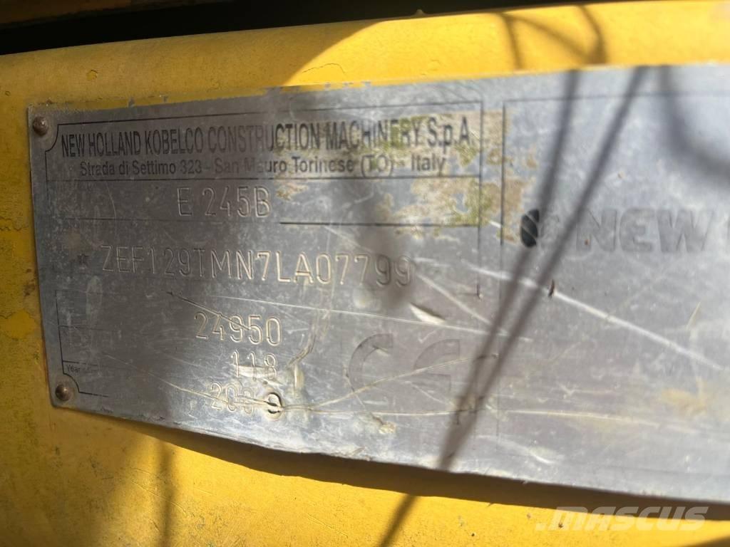 New Holland E 245 B 履带挖掘机