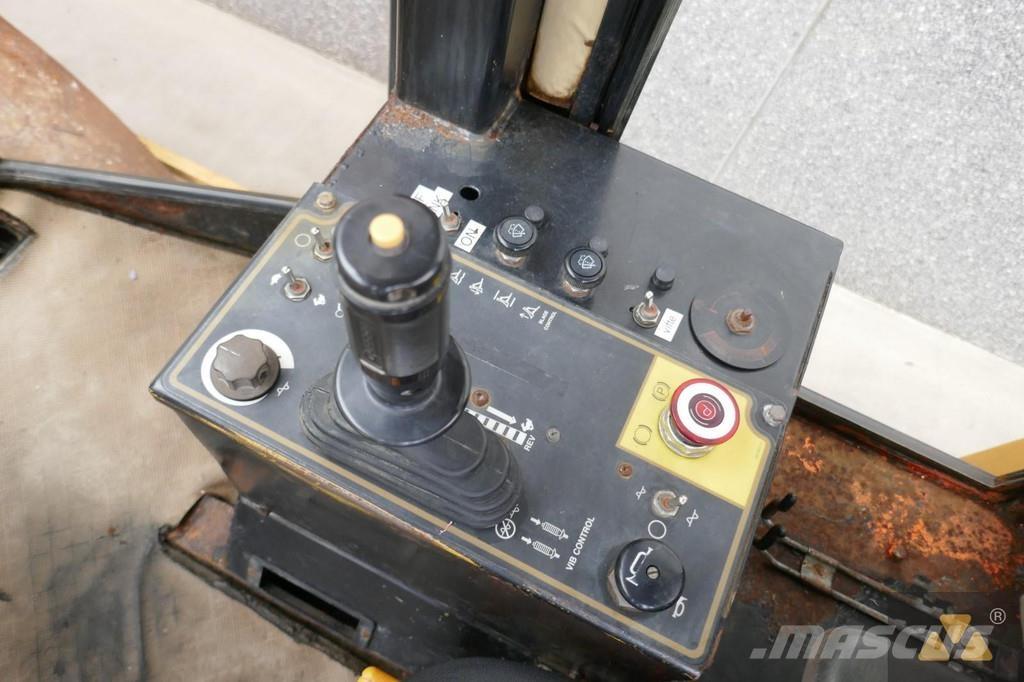 CAT CS433C 单轮压路机