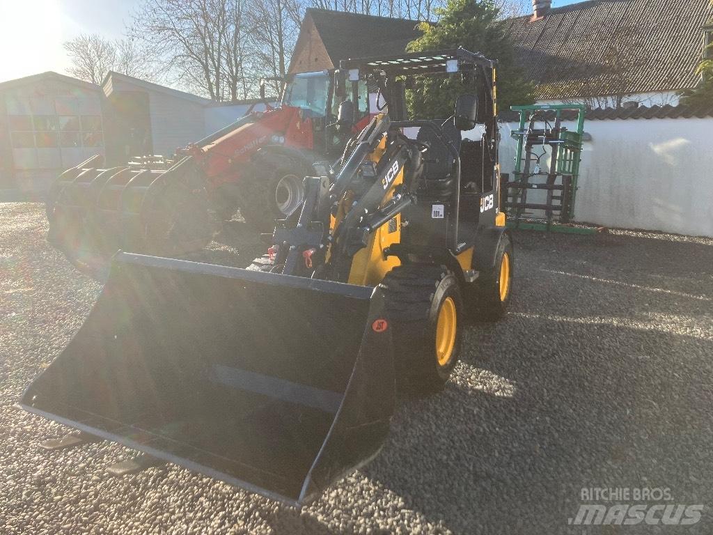 JCB 403 滑移装载机