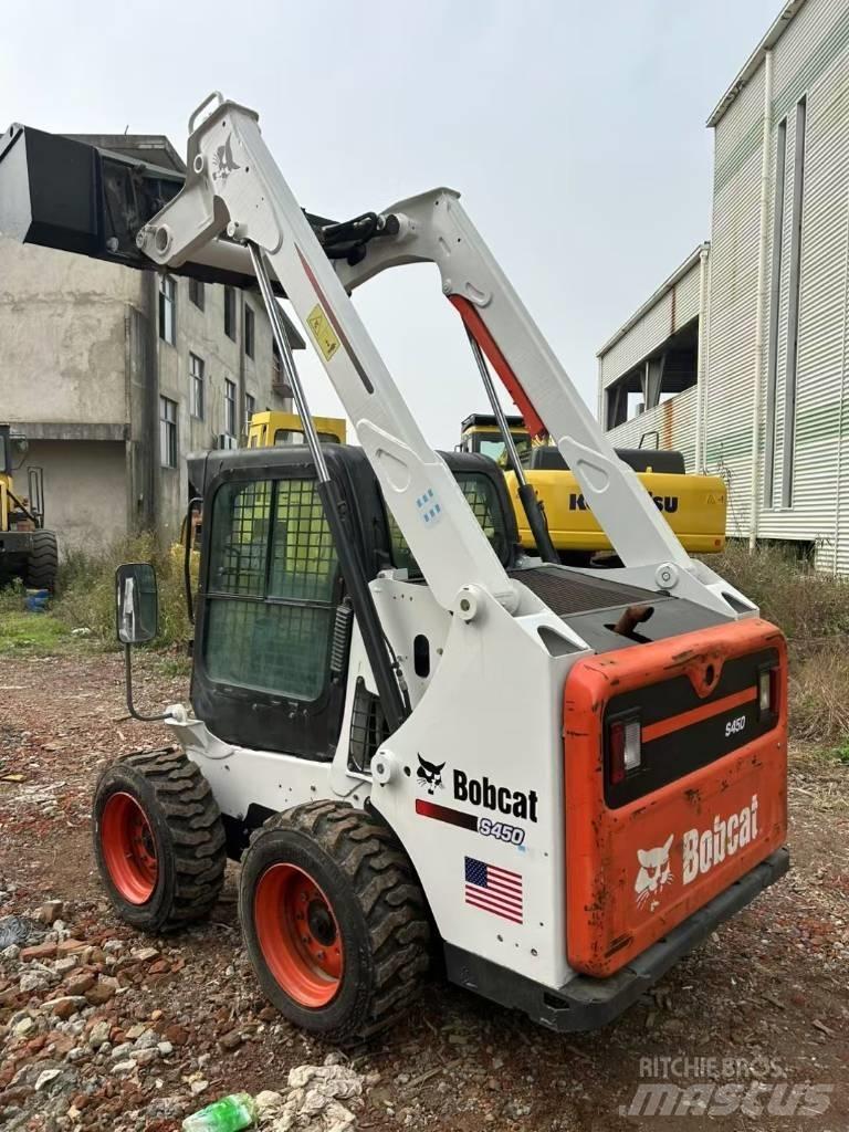 Bobcat S450 滑移装载机