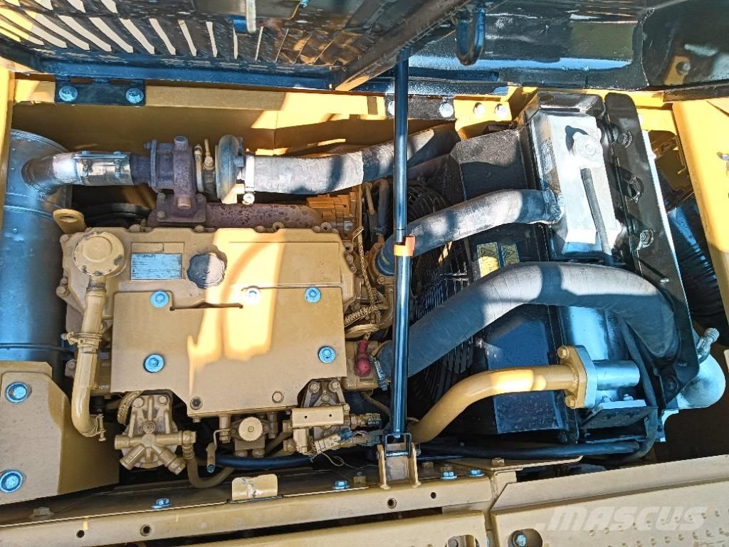 CAT 313 D 轮式挖掘机
