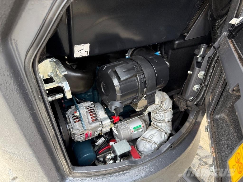 CASE CX 12 D 小型挖掘机