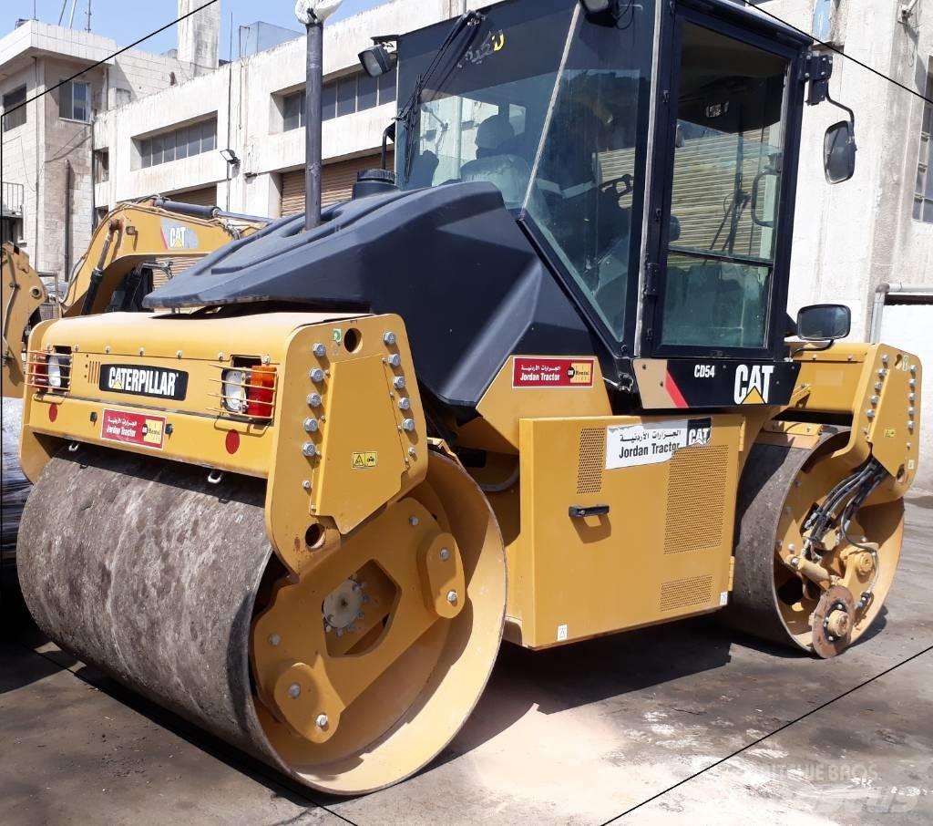 CAT CD54 双轮压路机