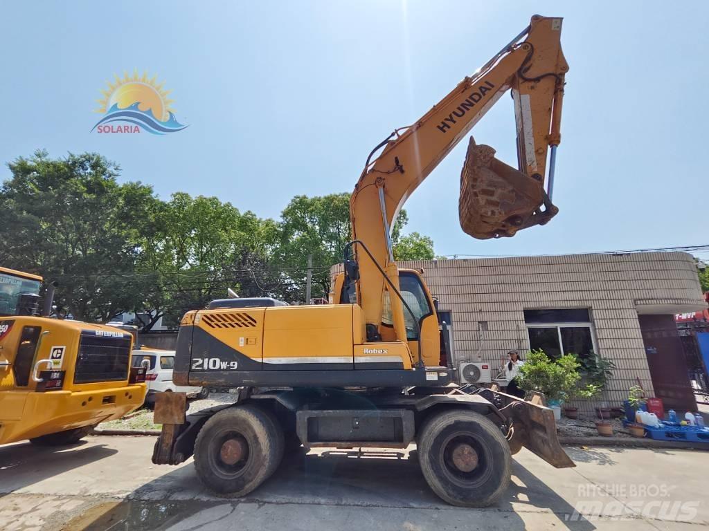 Hyundai R210W-9 轮式挖掘机