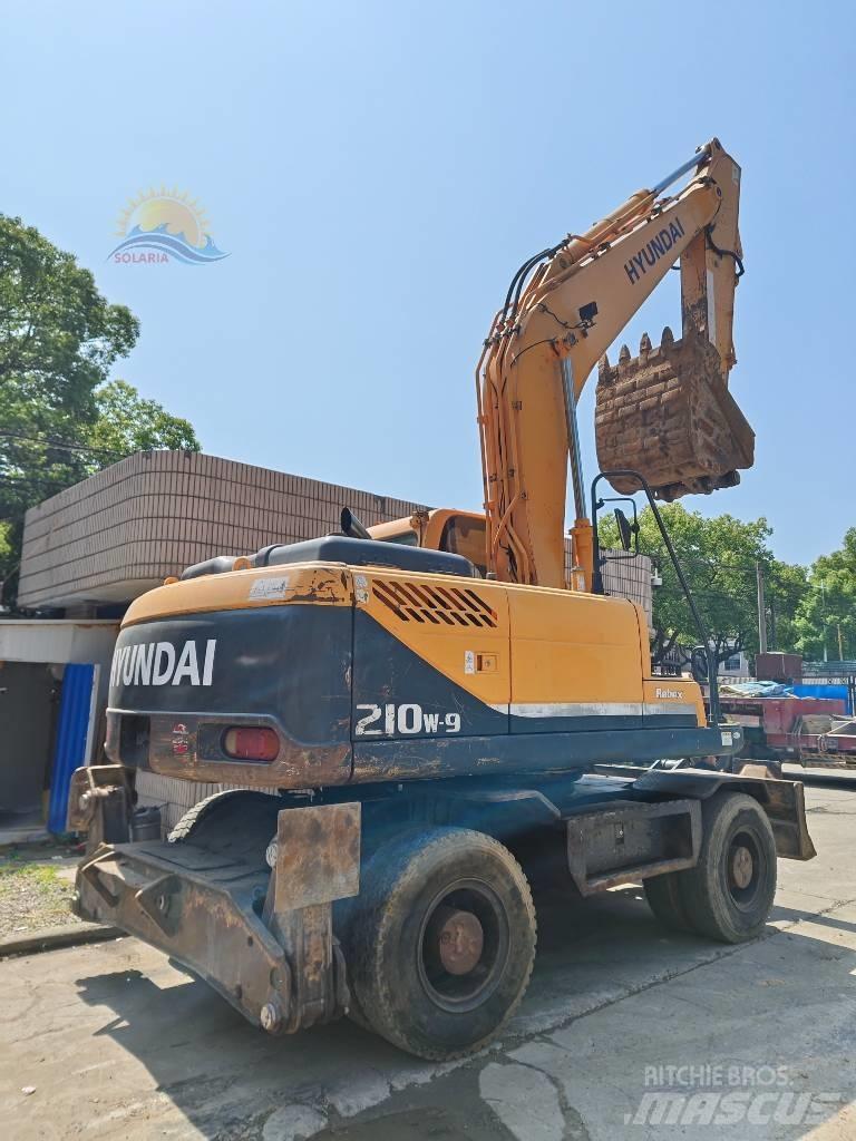 Hyundai R210W-9 轮式挖掘机