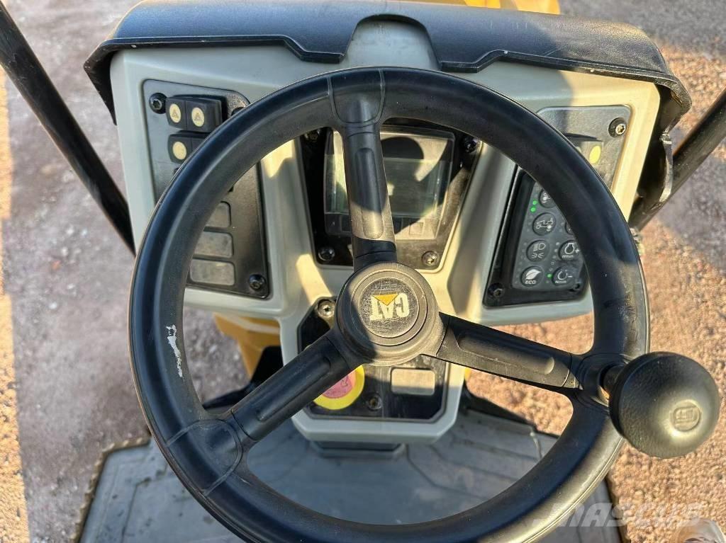 CAT CB 24 B 双轮压路机