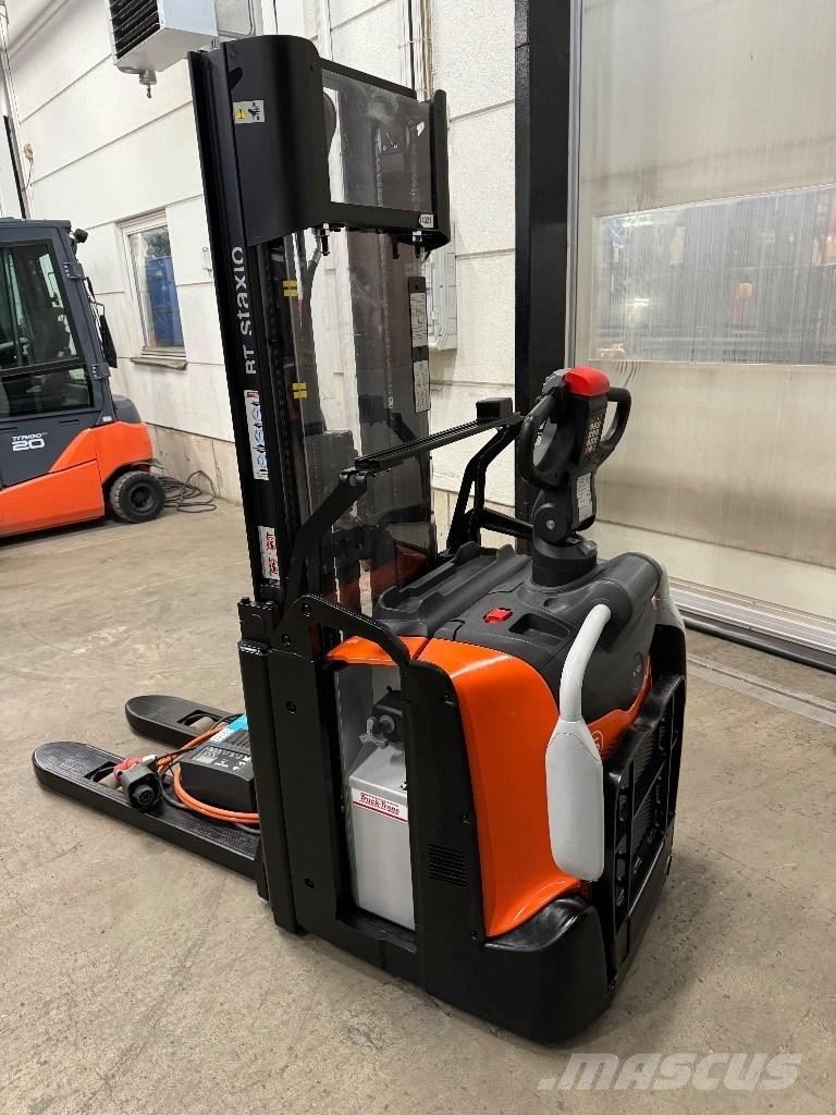 Toyota SPE120L 手推堆垛车