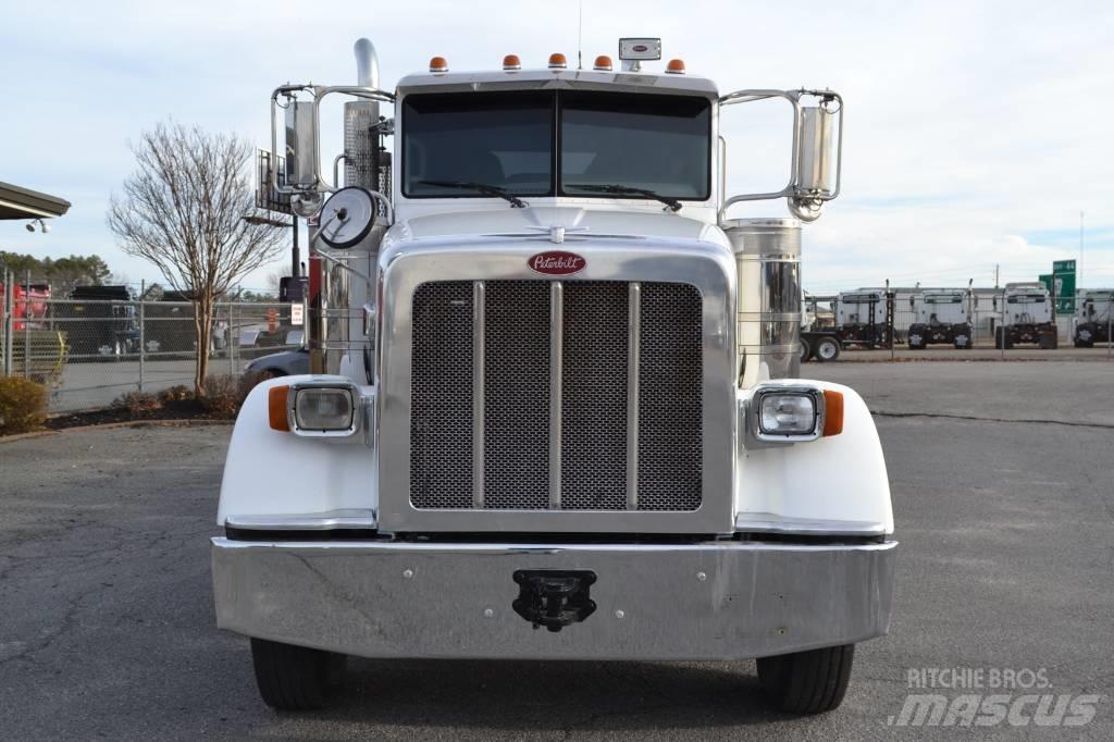 Peterbilt 367 牵引车