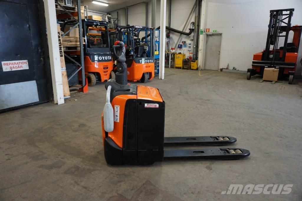 Toyota LPE220 电动搬运车