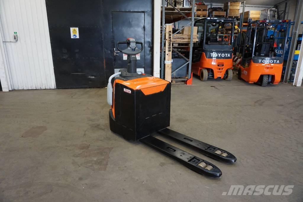 Toyota LPE220 电动搬运车