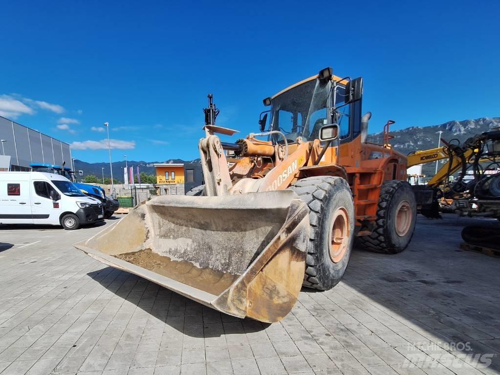 Doosan DL 300 轮式装载机