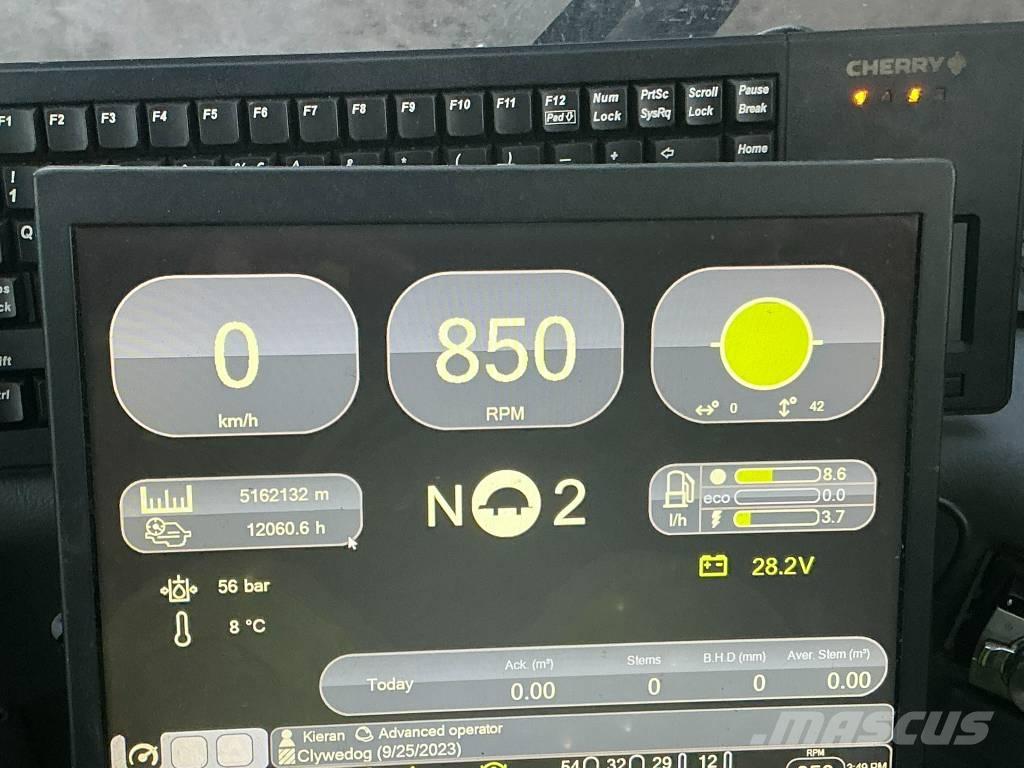 Komatsu 901 TX 收割机