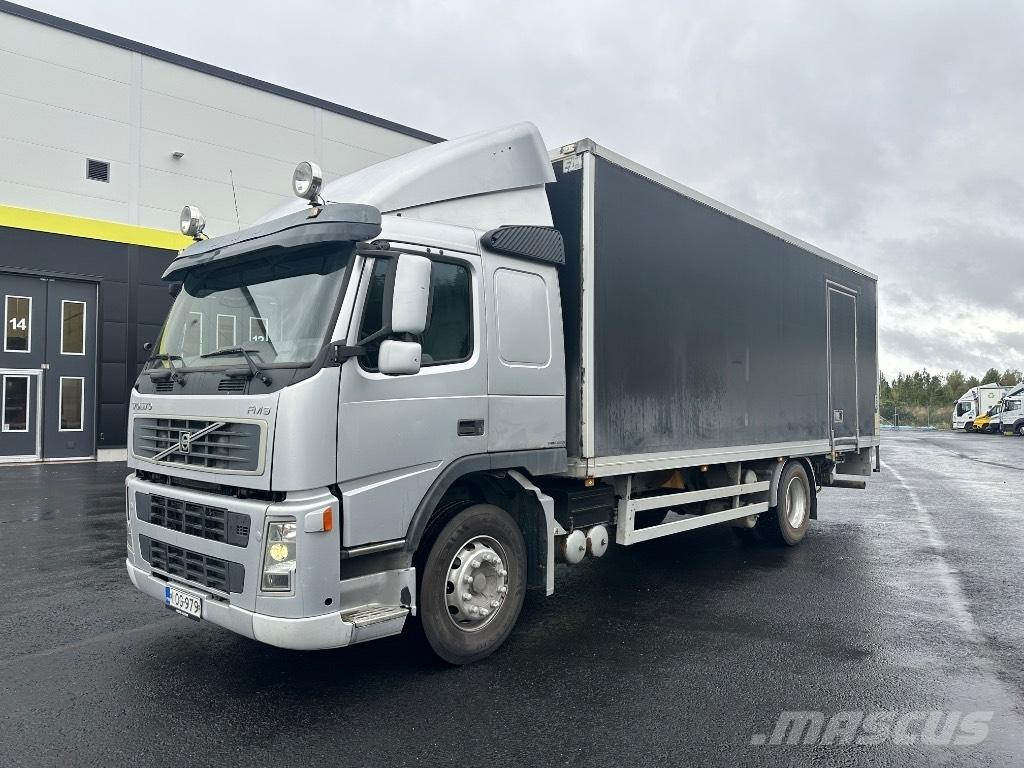 Volvo FM9 300 4x2 厢式货车