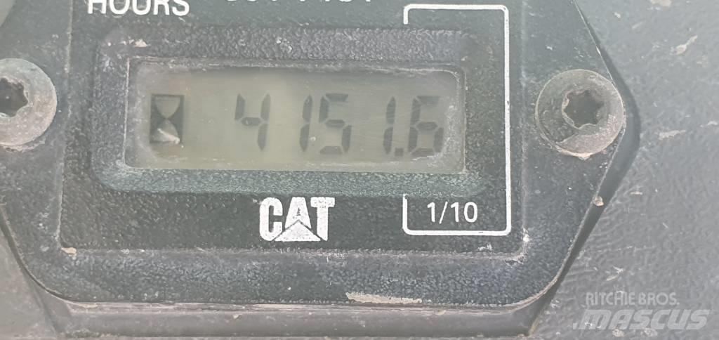 CAT 247 B 3 滑移装载机