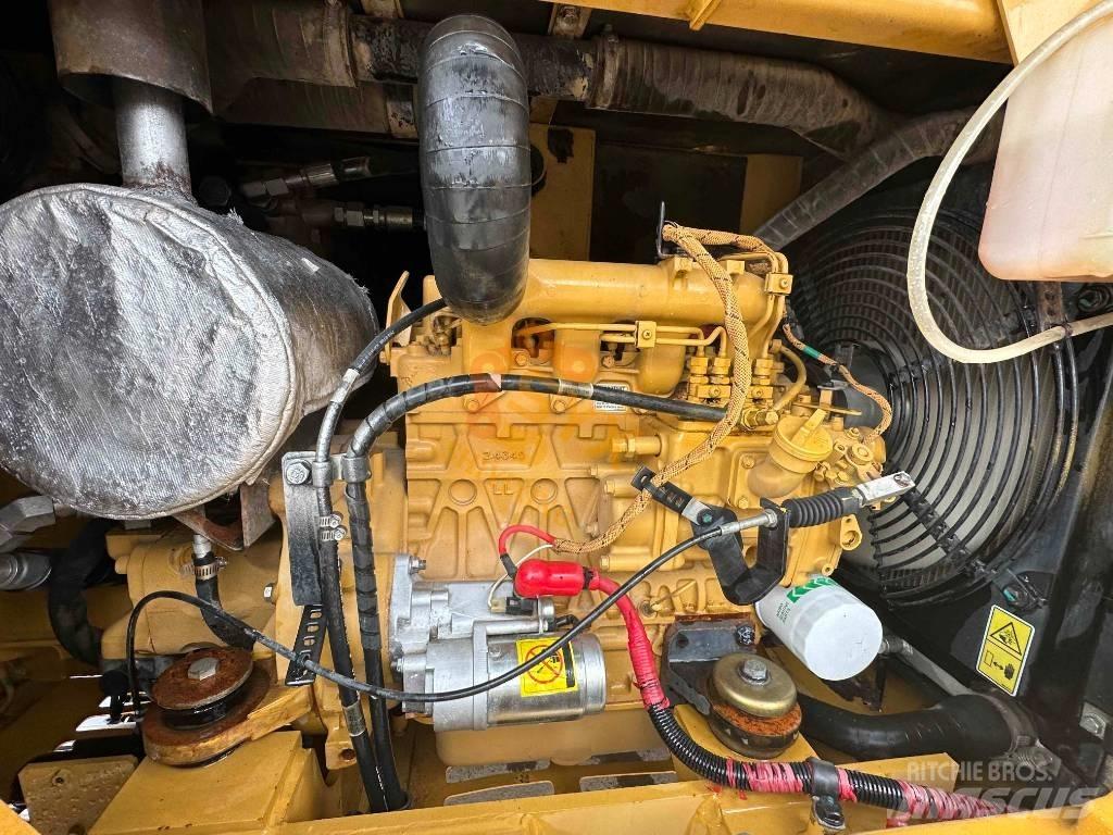 CAT 305.5E2 小型挖掘机