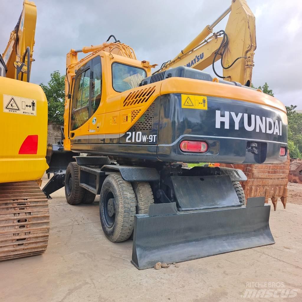 Hyundai 210W-9 轮式挖掘机