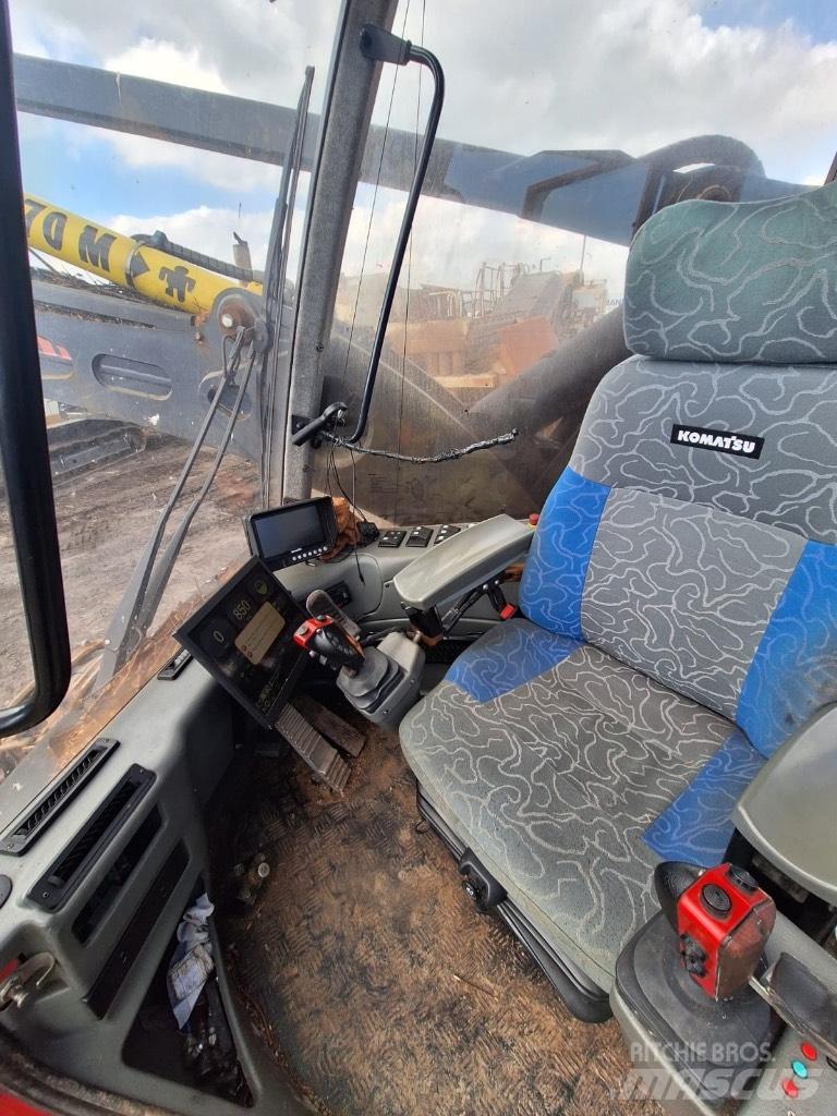 Komatsu 911.5 收割机