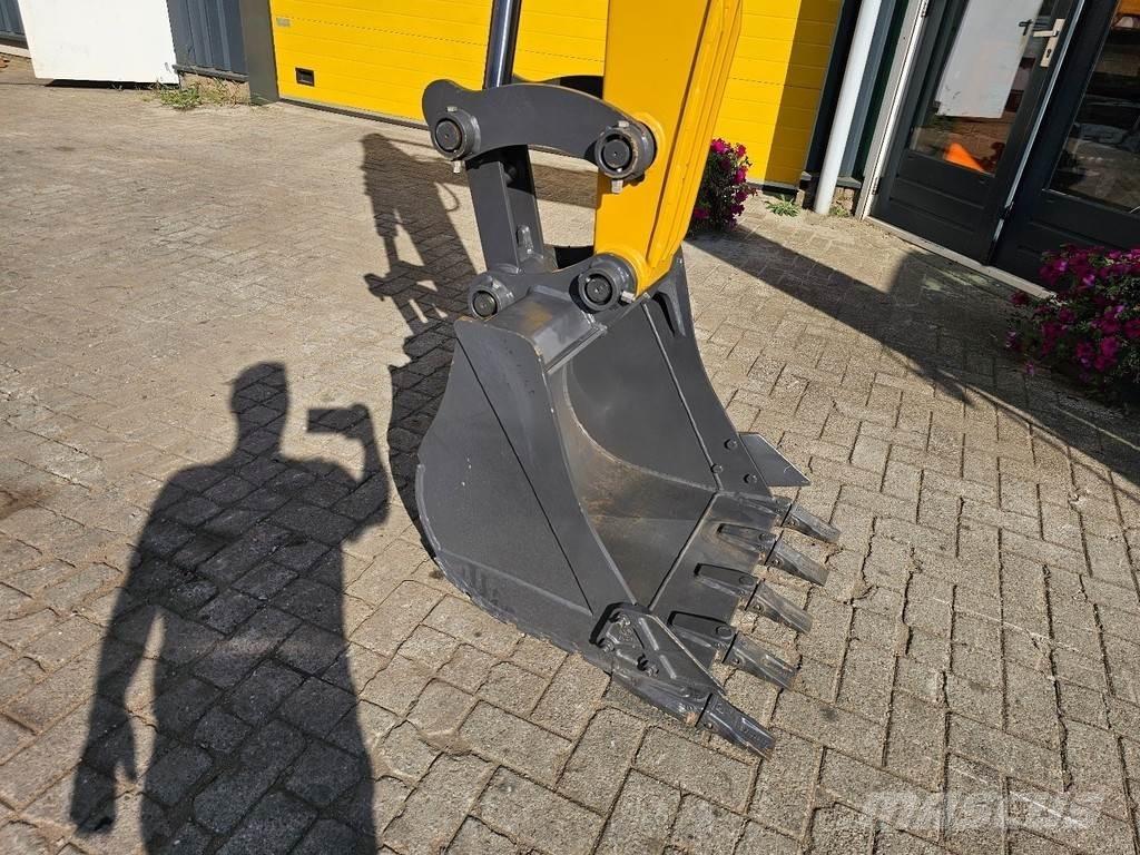 XCMG XE60GA 小型挖掘机