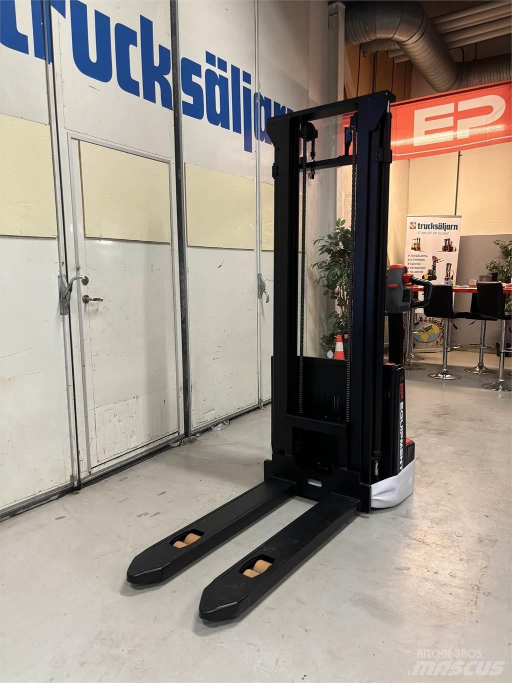 ESA 121 手推堆垛车