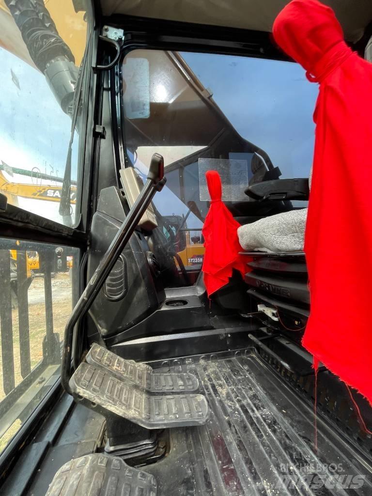 Sany 215 中型挖掘机